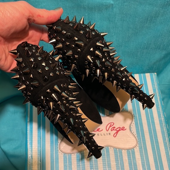 Bettie Page Spiked Black Velvet Heels Nikolette 7 - Picture 6 of 6